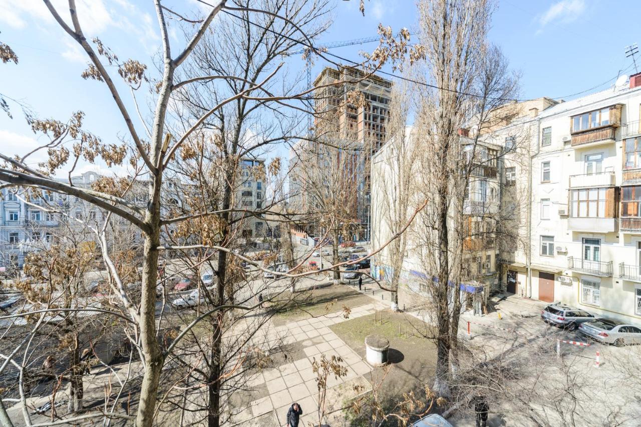 911 Apartments Antonovichа Kiev Eksteriør bilde
