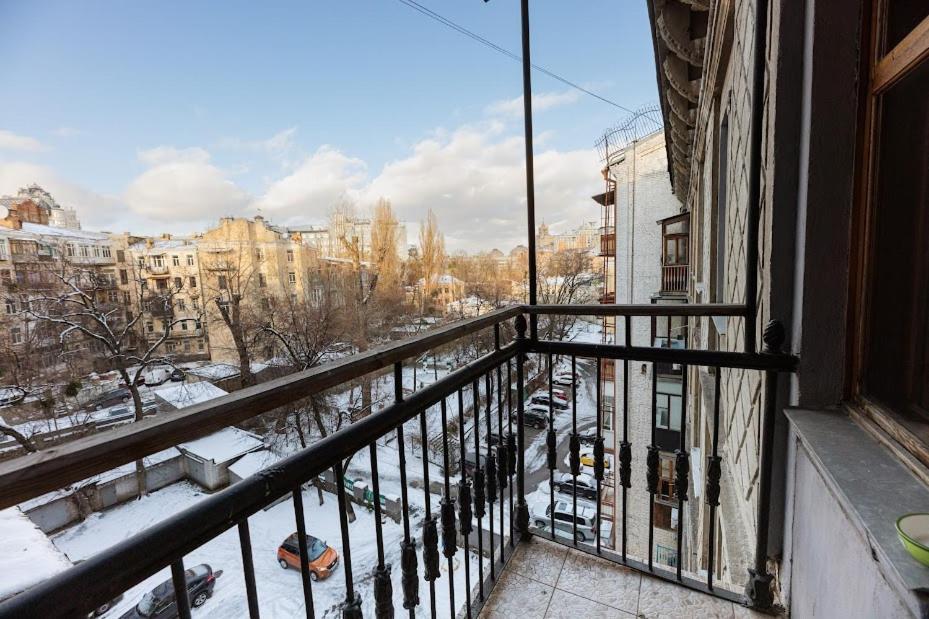 911 Apartments Antonovichа Kiev Eksteriør bilde