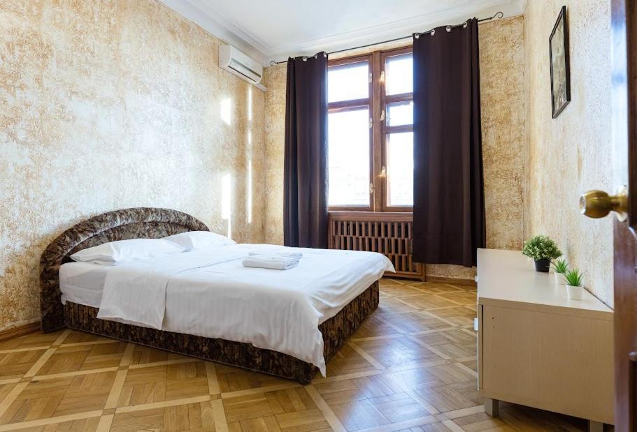 911 Apartments Antonovichа Kiev Eksteriør bilde