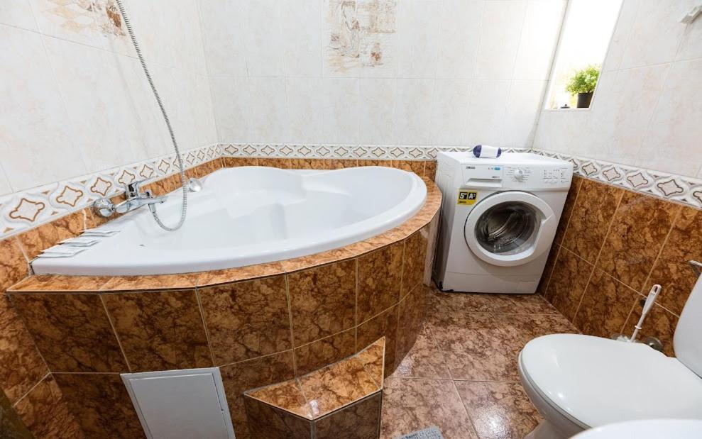 911 Apartments Antonovichа Kiev Eksteriør bilde