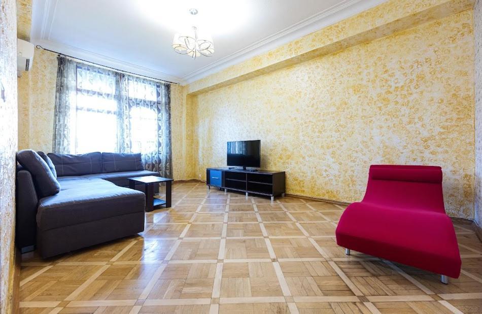 911 Apartments Antonovichа Kiev Eksteriør bilde