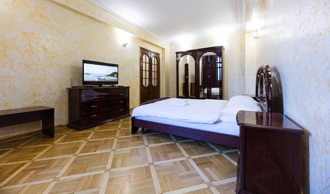 911 Apartments Antonovichа Kiev Eksteriør bilde