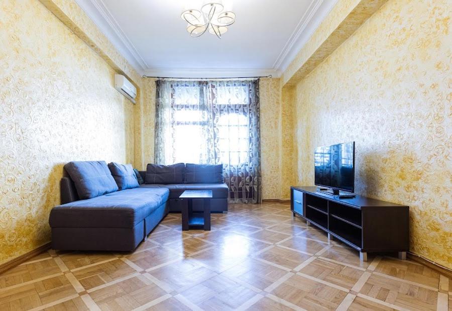 911 Apartments Antonovichа Kiev Eksteriør bilde