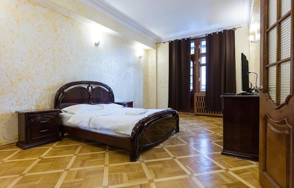 911 Apartments Antonovichа Kiev Eksteriør bilde