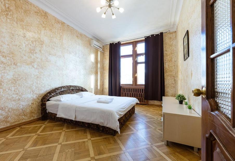 911 Apartments Antonovichа Kiev Eksteriør bilde